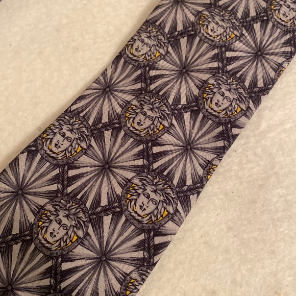 Vintage Gianni Versace medusa men silk tie - Picture 11 of 11